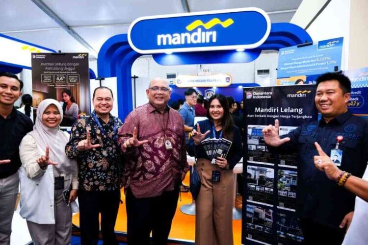 Bank Mandiri Dorong Ekonomi Kerakyatan Lewat Livin’ Fest 2025, Sinergikan UMKM dan Industri Kreatif 1 FESTIVAL—Regional CEO Bank Mandiri Region II/Sumatera 2 Ade Arief Mochtar saat membuka Livin’ Fest 2025 di Palembang.