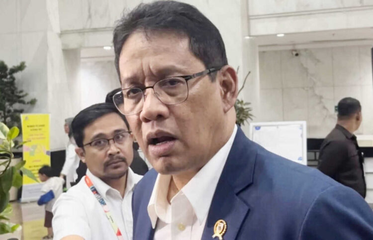 WAWANCARA— Menteri Keuangan (Menkeu) Purbaya Yudha Sadewa saat diwawancarai wartawan.