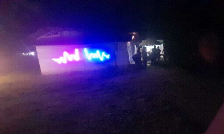 Menyigi Wisata Lendir dalam Gelapnya Malam Kabupaten Dharmasraya 1 LEBIH GEMERLAP— Jalan Lintas Sumatra Kilometer 6, Kabupaten Dharmasraya jika malam berubah gemerlap dengan lampu warna warni. Keberadaan beberapa warung yang baru saja memulai aktivitas itu desebut masyarakat Dharmasraya sebagai cafe.