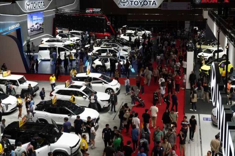 Penjualan Mobil Anjlok 10,6 Persen, Januari-Oktober 2025 hanya Terjual 635 Ribu Unit 1 IIMS—Suasana pameran otomotif Indonesia International Motor Show (IIMS) 2025 di JIExpo Kemayoran, Jakarta Pusat.
