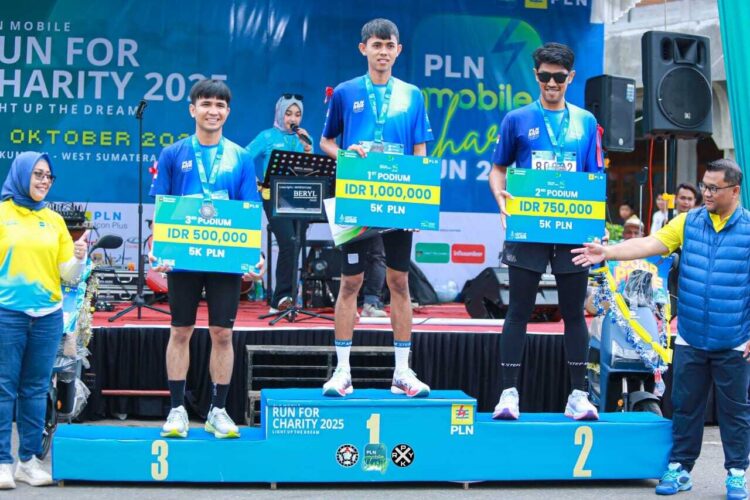 PLN UP3 Payakumbuh Gelar PLN Mobile Run For Charity 2025 1 LARI—PLN Mobile Run For Charity 2025 yang digelar di Gelanggang Pacuan Kuda Kota Payakumbuh.