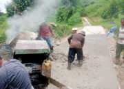 Gotong Royong di Puncak Labuang, Peladang dan PT Semen Padang Ubah Jalan Tanah Jadi Beton