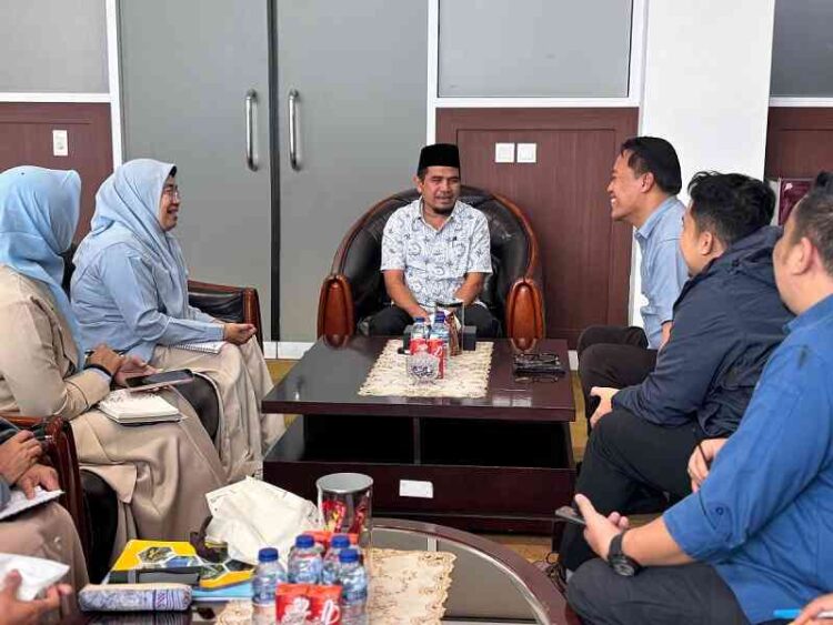 PERTEMUAN INTERNAL—Wakil Bupati Solok, Candra  saat membahas  pertemuan internal antara Badan Bank Tanah.