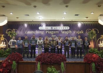 Launching Piagam Wajib Pajak dan Forum Konsultasi Publik 2025, Pemko Bukittinggi Raih Tiga Piagam Penghargaan