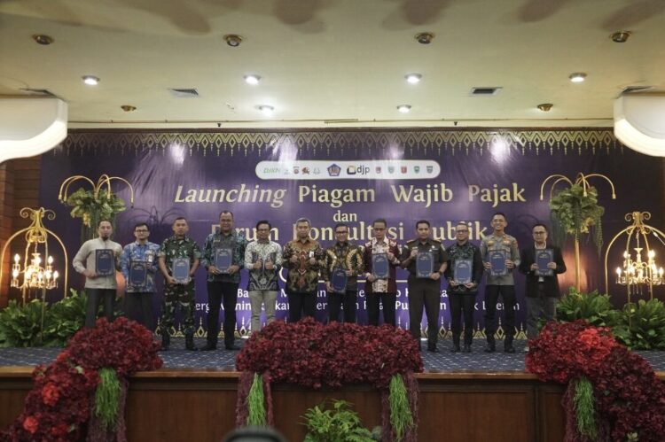 Launching Piagam Wajib Pajak dan Forum Konsultasi Publik 2025, Pemko Bukittinggi Raih Tiga Piagam Penghargaan 1 Pemko Bukittinggi Raih Tiga Piagam Penghargaan pada Launching Piagam Wajib Pajak dan Forum Konsultasi Publik 2025