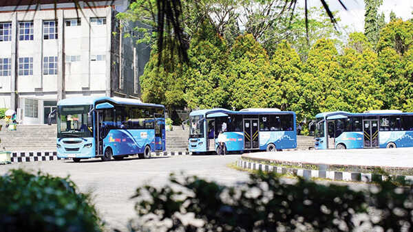 Pemko Siapkan 10 Armada Trans Padang Ramah Disabilitas 1 ARMADA TAMBAHAN— Perusahaan Umum Daerah (Perumda) Padang Sejahtera Mandiri (PSM) mendapat 10 tambahan armada baru Trans Padang yang ramah bagi penyandang disabilitas, dengan pintu masuk yang berbeda dari armada sebelumnya.