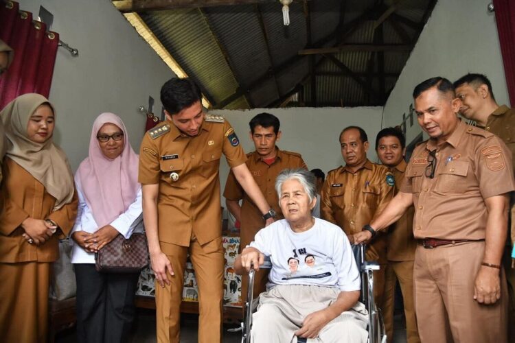 USAI—Pemko Sawahlunto usai salurkan bantuan alat bantu bagi penyandang disabilitas