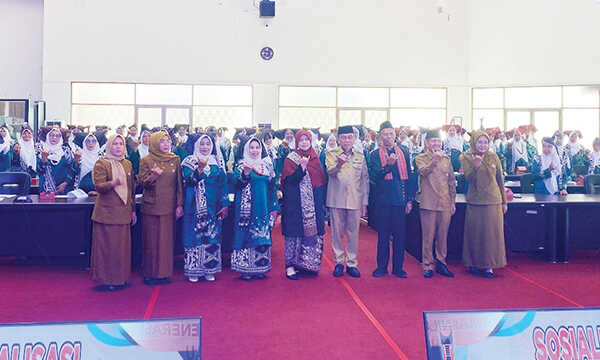 Pendidikan Utama di Keluarga, Nasib Anak Cucu Ada di Tangan Bundo Kanduang 1 SOSIALISASI LEMBAGA ADAT— Wawako Padang Maigus Nasir menghadiri Sosialisasi Penguatan Lembaga Adat yang dihadiri seluruh Bundo Kanduang, di Balai Kota Padang, Senin (3/11).