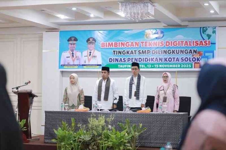 BIMTEK—Wako Solok Ramadhani menghadiri kegiatan Bimbingan Teknis (Bimtek) Pembelajaran Digitalisasi Tingkat SMP di lingkungan Dinas Pendidikan Kota Solok.