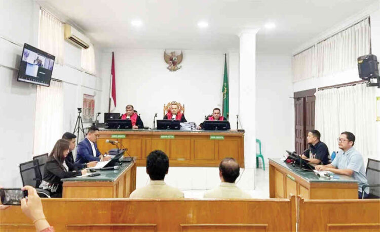 GUGATAN PERDATA— Sidang gugatan perdata Rida K Liamsi terhadap Riau Pos Group, di Pengadilan Negeri Pekanbaru, baru-baru ini.