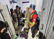 Satpol PP Agam Gerebek Kafe di Tanjung Raya, 39 Botol Miras dan 7 Liter Tuak Disita