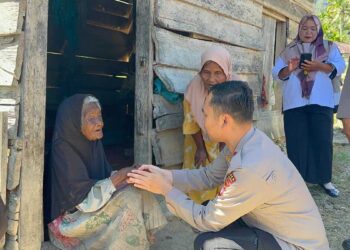 Sentuhan Kemanusiaan, Kapolres Solsel Kunjungi Lansia di KPGD
