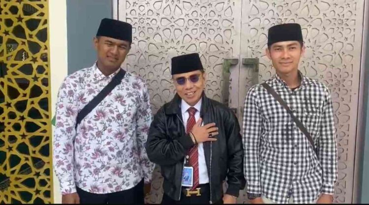 DUKUNG—Ketua DPD Jam’iyyatul Islamiyah Padangpariaman, Ali Darmali bersama jajaran pengurus menyatakan dukungan terhadap program MBG.