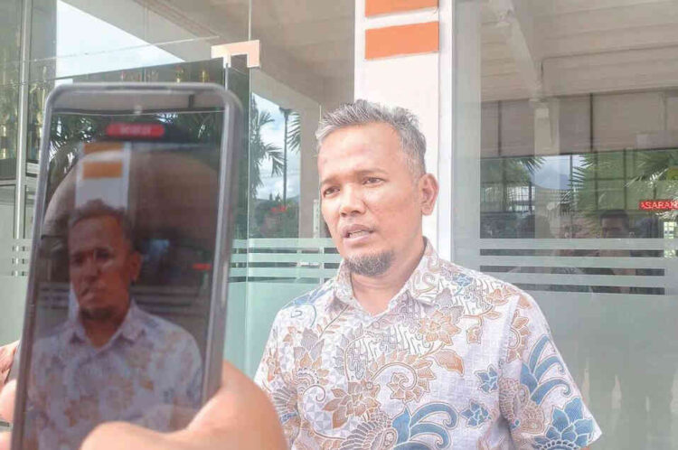 SIDAK— Kepala Ombudsman RI Perwakilan Sumbar, Adel Wahidi melakukan sidak ke ke sejumlah sekolah tingkat SLTA di Kota Bukittinggi terkait dugaan penahanan ijazah siswa. Hasilnya, lebih dari 900 ijazah masih tertahan di beberapa sekolah.