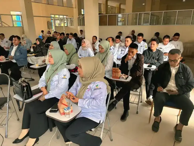 SOSIALISASI— Pemkab Solok menggelar Sosialisasi dan Verifikasi Validasi (Verval) Petugas Data Tunggal Sosial Ekonomi Nasional (DTSEN) Tahun 2025, kemarin.