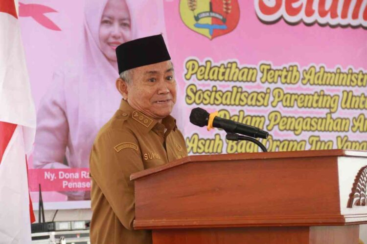 SAMBUTAN—Wakil Wali Kota Solok, Suryadi Nurdal, SH berikan sambutan saat membuka kegiatan Pelatihan Tertib Administrasi bagi pengurus organisasi wanita se Kota Solok, di Balairung 99.