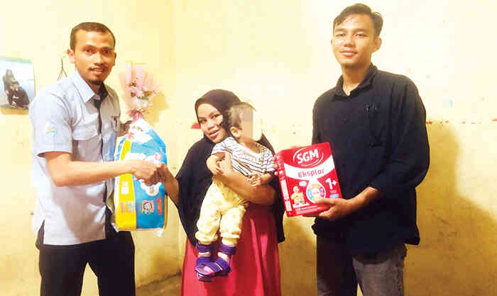 Sejak Lahir Mengidap Penyakit Spina Bifida, UPZ Baznas Semen Padang Menanti Langkah Pertama Balita HNR 1 SERAHKAN BANTUAN— UPZ Baznas Semen Padang menyerahkan bantuan kepada balita berusia setahun, didiagnosa menderita spina bifida, di Jalan Kalumpang Nomor 16, RT 001 RW 007, Kelurahan Bandar Buat, Kecamatan Lubuk Kilangan, Kota Padang.