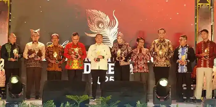 Wakil Wali Kota Sawahlunto Jeffry Hibatullah menerima penghargaan Anugerah Pesona Indonesia API 2025 dari Kementerian Pariwisata RI un