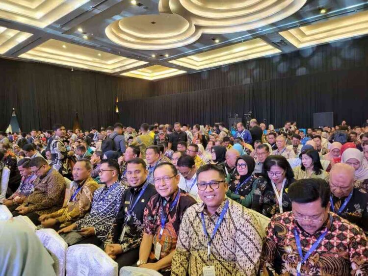 IKUTI RAKORNAS— Wali Kota Payakumbuh Zulmaeta saat mengikuti Rakornas Kepegawaian 2025.