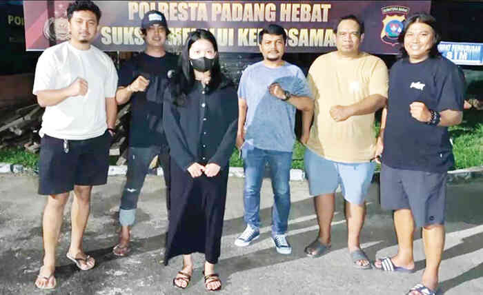 Baru 5 Hari Bebas dari Penjara, Wanita Muda Kepergok Mencuri di Mini Market 1 MENCURI— Pelaku S (24) yang kedapatan mencuri di mini market diamankan Tim Klewang Polresta Padang.