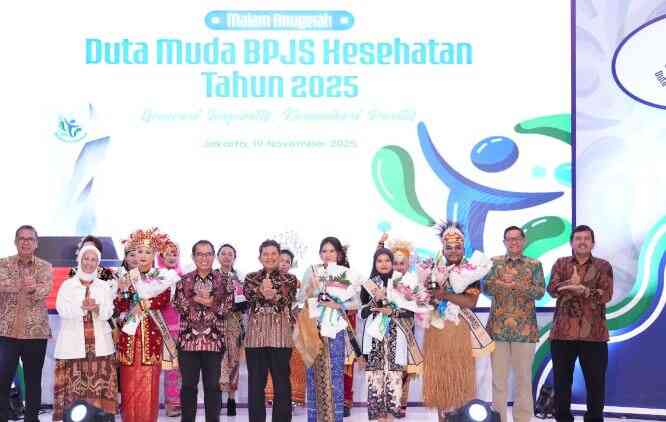 BPJS Kukuhkan Finalis Duta Muda BPJS Kesehatan 2025 1 DUTA MUDA BPJS— Direktur Utama BPJS Kesehatan, Ghufron Mukti bersama duta JKN pada peringatan Hari Kesehatan Nasional.
