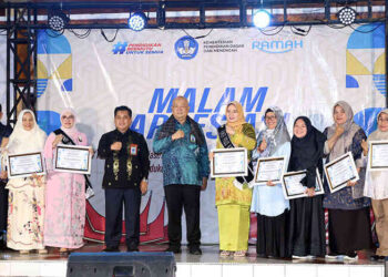 Bunda PAUD Terima Penghargaan Kemendikdasmen RI