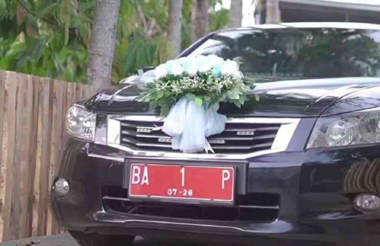 MOBNAS UNTUK MASYARAKAT— Mobil Dinas Wako Solok Ramadhani BA 1 P saat ini bisa dipakai untuk pesta pernikahan masyarakat Kota Solok.