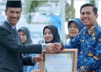 Nakes Teladan Solsel Terima Penghargaan di Peringatan HKN ke-61