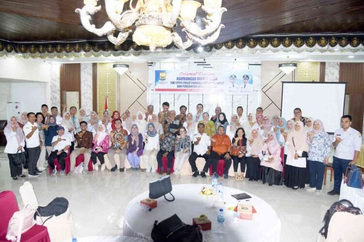 Terbaik Penurunan Stunting Nasional 2024, Pariaman Dikunjungi World Bank dan TPPPS Pusat dan Provinsi 1 FOTO BERSAMA—Tim World Bank dan Tim Pencegahan dan Percepatan Penurunan Stunting Pusat (TPPPS) Pusat dan Provinsi foto bersama.