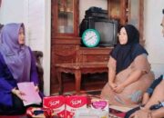 Ketua TP-PKK Serahkan Bantuan Genting