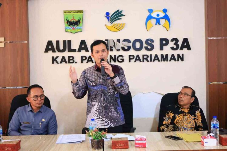 Bimtek KPPI Bahas Kesetaraan Gender 1 SAMBUTAN—Wakil Bupati Padangpariaman, Rahmat Hidayat, memberikan sambutan saat membuka secara resmi kegiatan bimtek.