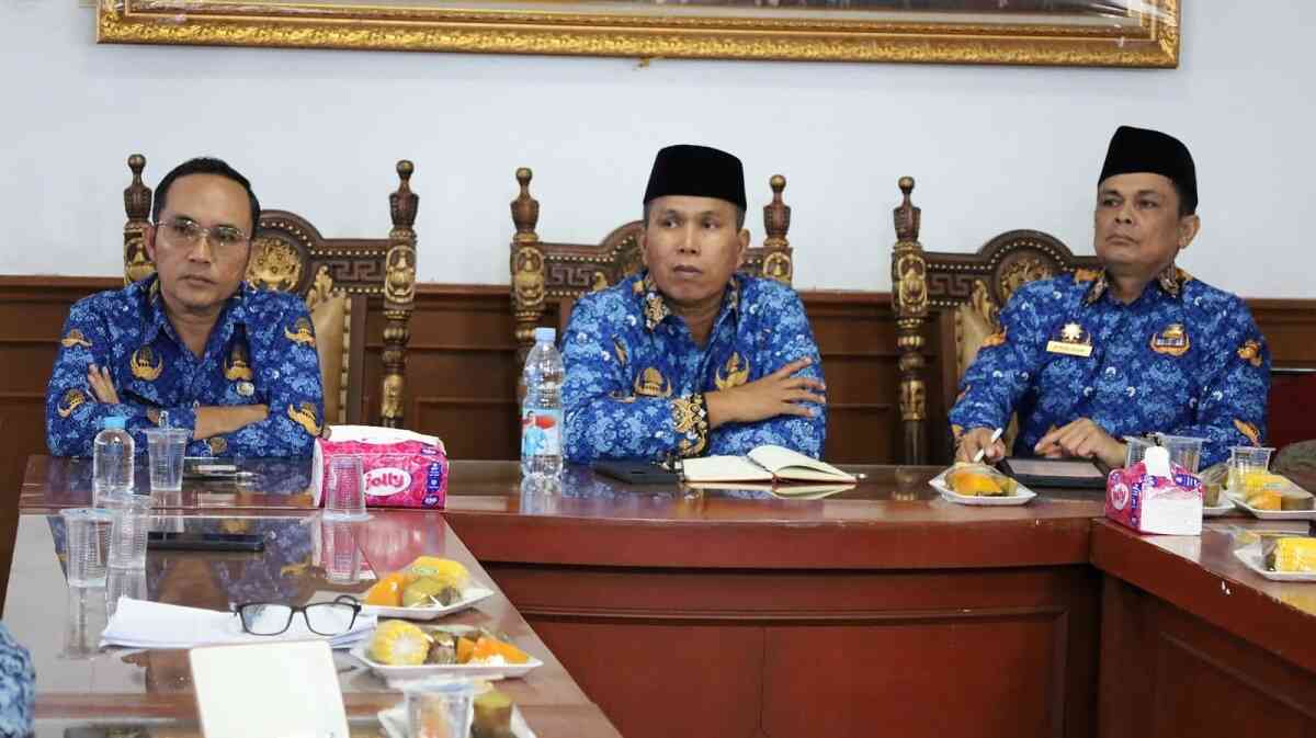 wakil walikota saat bahas pelayanan publik