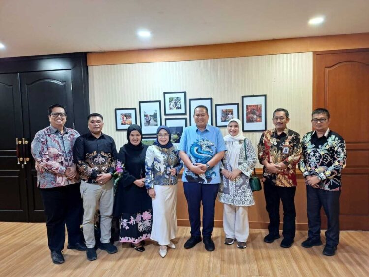 Wako Audiensi dengan Dirjen GTKPG, Perjuangkan Kompetensi Guru dan Peluang Beasiswa 1 KUNJUNGAN AUDIENSI— Wali Kota Pariaman Yota Balad bersama Direktur Jendral Guru Tenaga Kependidikan dan Pendidikan Guru ( GTKPG ) Kementrian Pendidikan Dasar dan Menengah Republik Indonesia Prof.Dr. Nunuk Suryani, M.Pd