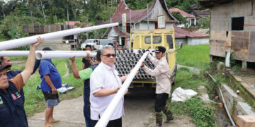 Akses Air Bersih Rusak Pascabanjir, Ketua DPRD Sumbar Serahkan Bantuan Pipa di Sipinang 13 Akses Air Bersih Rusak Pascabanjir, Ketua DPRD Sumbar Serahkan Bantuan Pipa di Sipinang