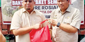 Andre Rosiade Serahkan 2.000 Paket Sembako untuk Korban Banjir di Kota Pariaman