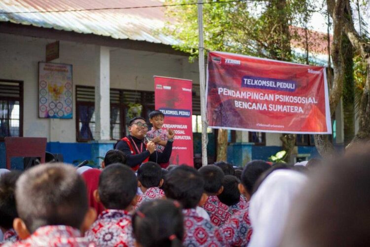 Saat Dongeng Menjadi Obat, Telkomsel Hadirkan Pendampingan Psikososial bagi 2.000 Anak Terdampak Bencana di Sumatera 1 PENDAMPINGAN PSIKOSOSIAL— Telkomsel menghadirkan program Pendampingan Psikososial bagi anak-anak yang terdampak bencana alam di wilayah Aceh, Sumatera Utara, dan Sumatera Barat.