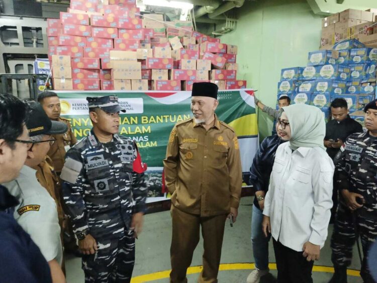 Pulihkan Lahan Pertanian yang Rusak Akibat Bencana, Gubernur Mahyeldi Minta Dukungan Pemerintah Pusat 1 MINTA DUKUNGAN PUSAT— Gubernur Sumatera Barat (Sumbar), Mahyeldi Ansharullah meminta dukungan penuh Pemerintah Pusat melalui Kementerian Pertanian untuk pemulihan lahan pertanian masyarakatnya yang rusak akibat terdampak bencana hidrometeorologi sejak (25/11) lalu.