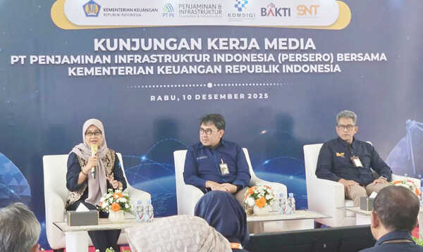 Bantah Telat Beri Akses Internet di Lokasi Bencana, Bakti Kemenkomdigi Pastikan Sudah Bangun Jaringan di 18 Titik Lokasi 1 KUNJUNGAN KERJA MEDIA— Direktur Utama Bakti Kemenkomdigi, Fadhilah Mathar dalam Kunjungan Kerja Media di Stasiun Bumi Satelit SNT, Cikarang, Jawa Barat, Rabu (10/12).