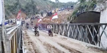 JEMBATAN BAILEY— TNI Angkatan Darat menuntaskan pembangunan Jembatan Bailey Weh Paseh di Kabupaten Bener Meriah, Aceh.