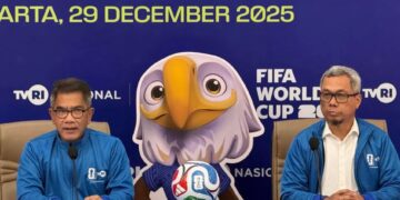 KONFERENSI PERS— Direktur Utama Lembaga Penyiaran Publik (LPP) TVRI Iman Brotoseno dalam konferensi pers di GPO LPP TVRI, Jakarta, Senin (29/12).