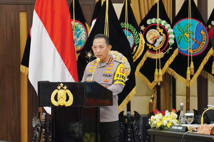 PERS REALEASE— Kapolri Listyo Sigit Prabowo saat menyampaikan rilis akhir tahun.