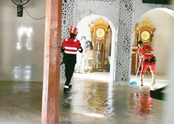 Masjid Syuhada Dibersihkan, Jembatan Darurat Menyusul, Respons Cepat Semen Padang Peduli di Palembayan Agam