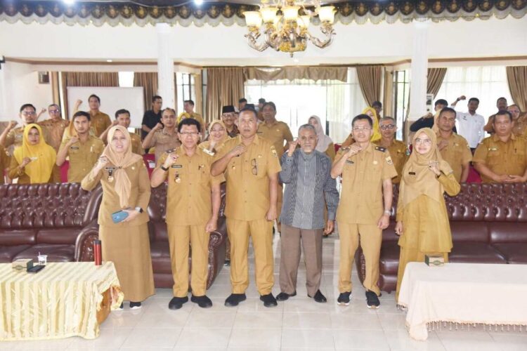 PENYUSUNAN KLHS— Wakil Wali Kota Pariaman Mulyadi  membuka konsultasi publik II penyusunan kajian lingkungan hidup strategis (KLHS) Rencana Detail Tata Ruang (RDTR) Kota Pariaman 2025-2045.