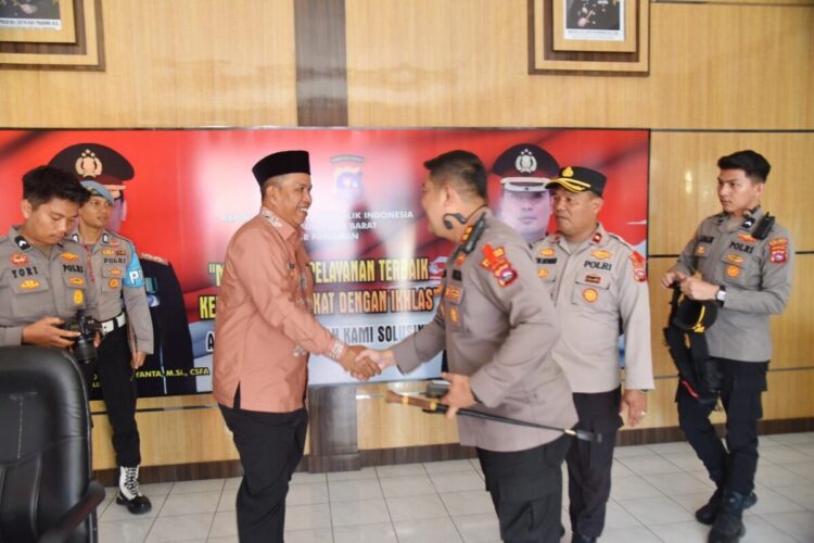 USAI—Wakil Wali Kota Pariaman Mulyadi usai  pimpin apel gelar pasukan operasi lilin Singgalang 2025 di Kepolisian Resor  Pariaman.