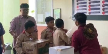 Keluarga Besar SDIT Peduli Korban Bencana, Serahkan Bantuan di Jorong Labuah, Maninjau 13 Keluarga Besar SDIT Peduli Korban Bencana, Serahkan Bantuan di Jorong Labuah, Maninjau