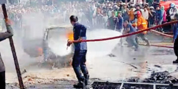 Mobil Avanza Terbakar usai Isi BBM, Petugas Temukan Sejumlah Jeriken 13 Mobil Avanza Terbakar usai Isi BBM, Petugas Temukan Sejumlah Jeriken