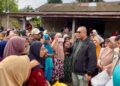 TINJAU KORBAN BANJIR— Wakil Ketua Komisi VI DPR RI, Andre Rosiade, saat meninjau korban banjir bandang beberapa waktu lalu. Andre memastikan pemerintah pusat mempercepat pembangunan lima jembatan baru di Sumbar pascabanjir dan longsor yang melanda sejumlah wilayah pada akhir November lalu.
