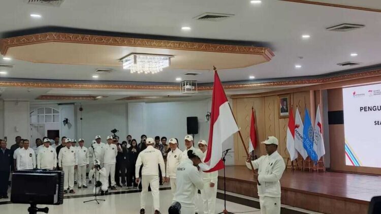 DIKUKUHKAN— Tim Indonesia untuk SEA Games 2025 resmi dikukuhkan oleh Komite Olimpiade Indonesia, di Auditorium Wisma Kemenpora, Jumat (5/12).