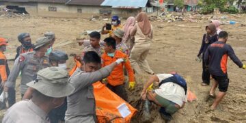 Tim SAR Kembali Temukan 6 Korban Banjir Bandang di Agam, 1 Teridentifikasi, 5 Berstatus Mr dan Ms X 9 Korban Meninggal di Padang Pariaman 42 Jiwa, Ujian Sekolah Tetap Digelar, Siswa Belajar di Tenda dan Asrama Haji