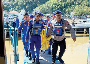 Mengambang di Perairan Pulau Anak Aia, Ditpolairud Polda Sumbar Evakuasi 1 Jenazah Korban Banjir Bandang